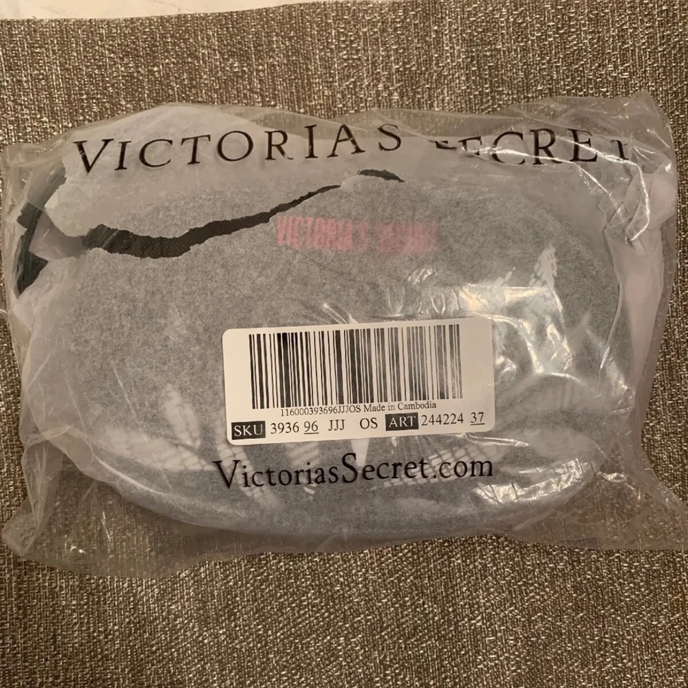 Victoria's Secret Graphic Blooms Oval City Belt Bag - Picture 6 of 6